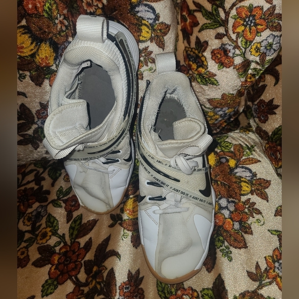 Nike React HyperSet White/Black Volleyball Sneakers Shoe Size 9.h
